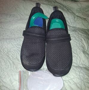 Size 8 and a 1/2 black ortho feet with extra insoles